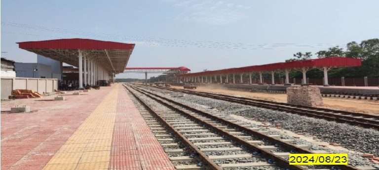 Platform shed and foot over bridge at Satkania Station